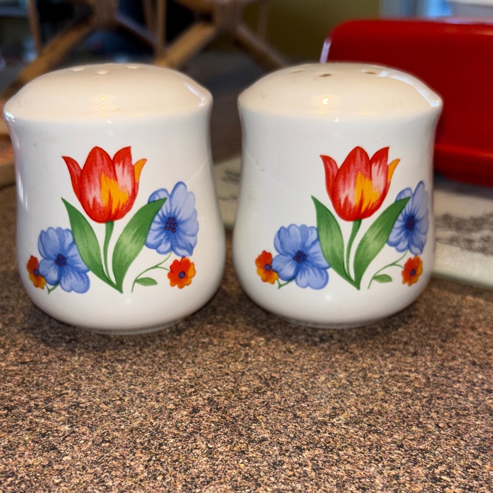 Charming Floral Ceramic Shakers